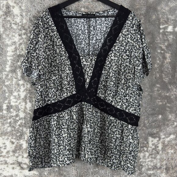 Lane Bryant Plus Size 26 Floral Print Lace Top Black White Pullover Casual - Picture 1 of 8